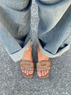 Design By Si Milina sandaler med nitter - Brun Best
