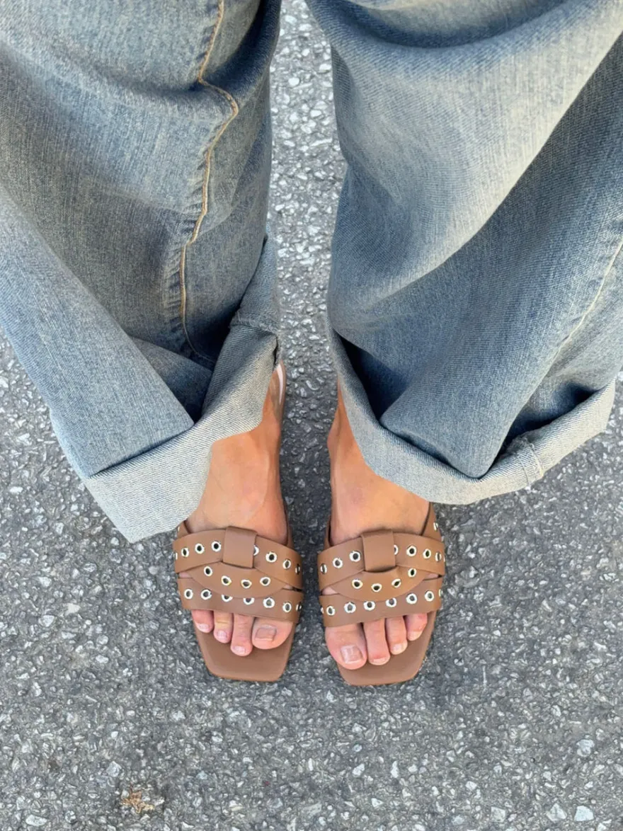 Design By Si Milina sandaler med nitter - Brun Best
