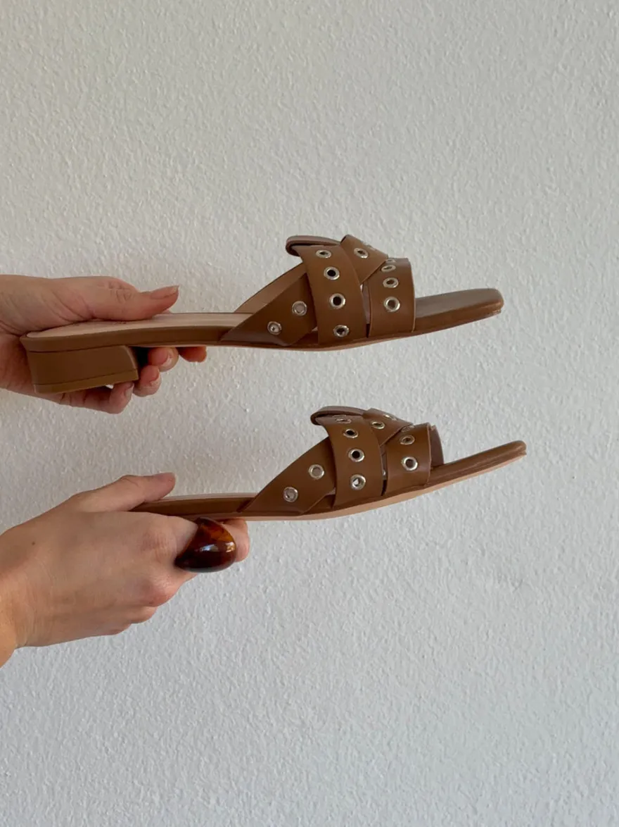 Design By Si Milina sandaler med nitter - Brun Best