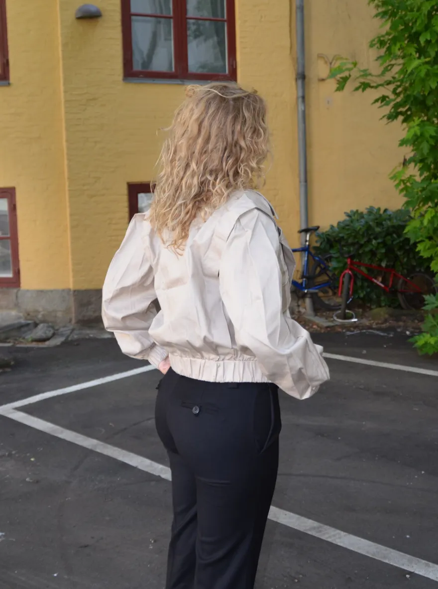 Design By Si Millie cropped trenchcoat - Beige Best