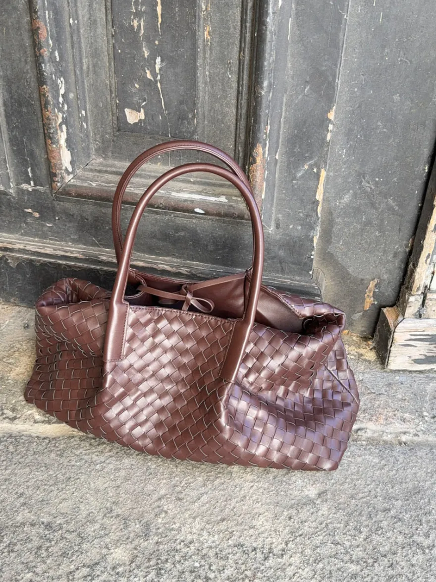 Design By Si Milu skuldertaske i flet - Brun