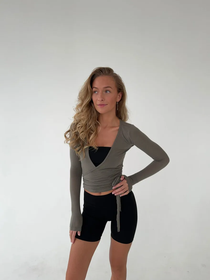 Design By Si Motion wrap bluse - Ash Online
