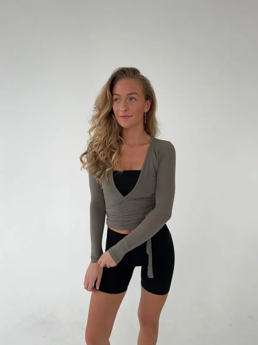 Design By Si Motion wrap bluse - Ash Online