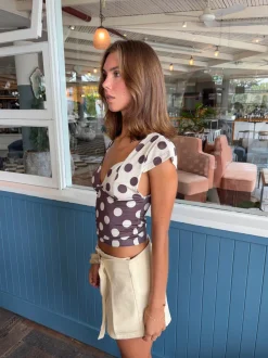 Design By Si Nickeline v-neck top med polkaprikker - Brun/off white New
