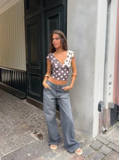 Design By Si Nickeline v-neck top med polkaprikker - Brun/off white New
