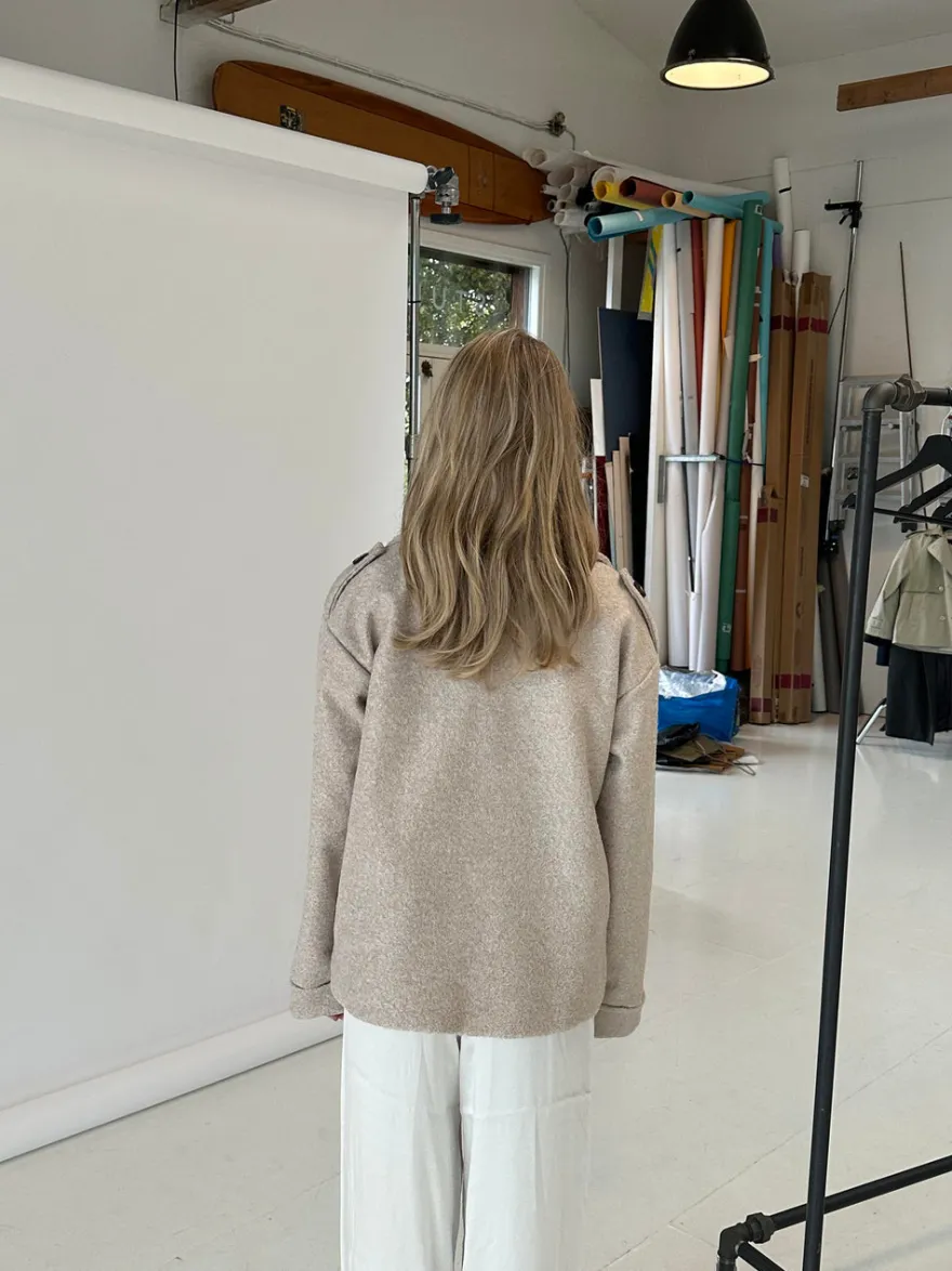 Design By Si Nicole kort frakke - beige Discount
