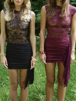 Design By Si Olga minikjole med blonder - Vinrød Hot