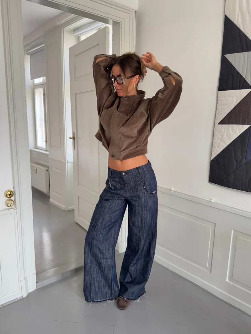 Design By Si Olive jeans med detaljer - Navy Outlet