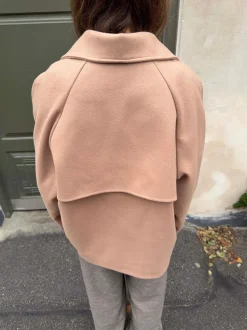 Design By Si Patricia kort trenchcoat - Beige Best