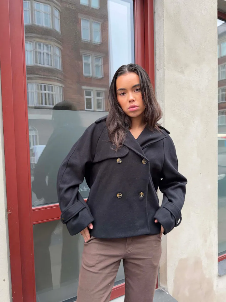Design By Si Patricia kort trenchcoat - Sort Discount