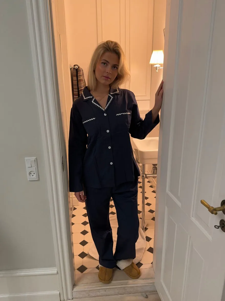 Design By Si Pinja pyjamas sæt - Navy/hvid