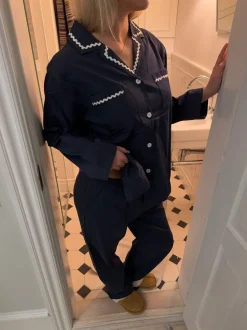 Design By Si Pinja pyjamas sæt - Navy/hvid