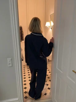 Design By Si Pinja pyjamas sæt - Navy/hvid