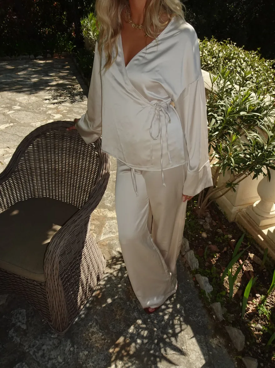 Design By Si Rianah satin bluse med bindebånd - Hvid Clearance