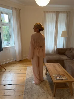 Design By Si Rikki bluse med bindebånd - Lys rosa