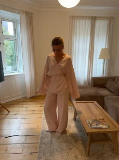 Design By Si Rikki bluse med bindebånd - Lys rosa