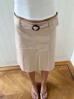 Design By Si Scandivv nederdel med bælte - Beige Clearance