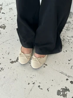 Design By Si Segovia ballerina sko med sløjfe - Off white Clearance