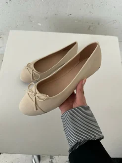 Design By Si Segovia ballerina sko med sløjfe - Off white Clearance