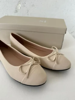 Design By Si Segovia ballerina sko med sløjfe - Off white Clearance