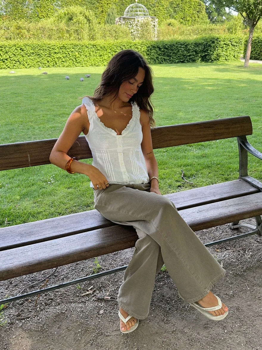 Design By Si Serafina top med detaljer - Hvid Clearance