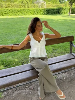 Design By Si Serafina top med detaljer - Hvid Clearance