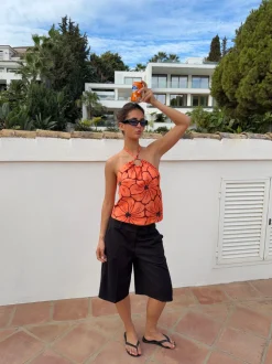 Design By Si Sibilia top med blomster - Orange/sort Online