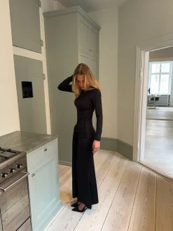Design By Si Silia maxikjole med bindebånd - Sort Hot