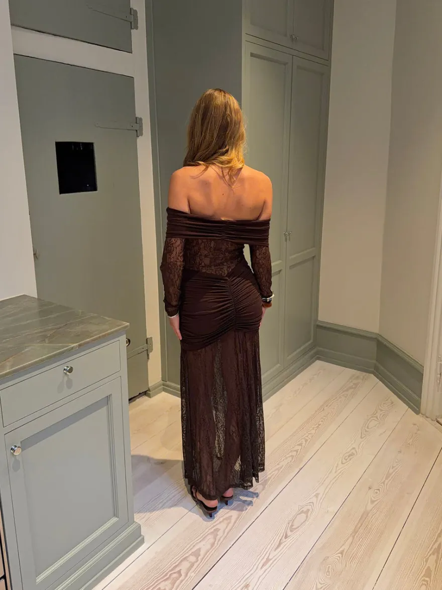 Design By Si Silje off shoulder kjole med blonder - Brun Best
