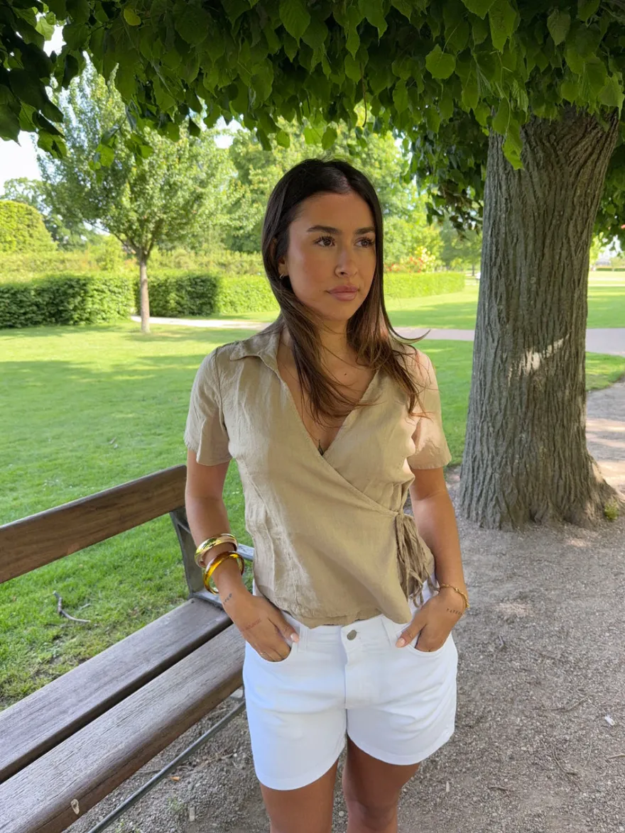 Design By Si Silviana bluse med bindedetalje - Beige Outlet