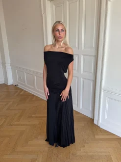 Design By Si Sofia off shoulder kjole - Sort
