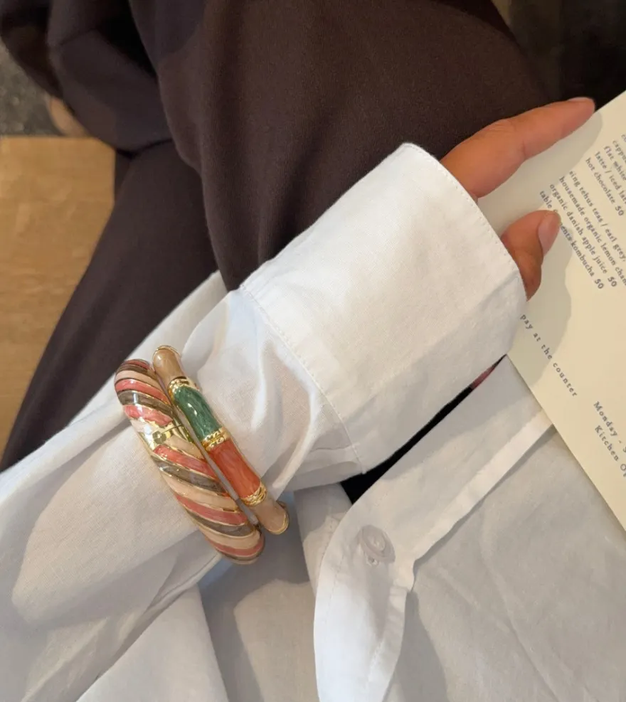 Design By Si Sola armbånd med striber - Grøn/off white/brun/guld