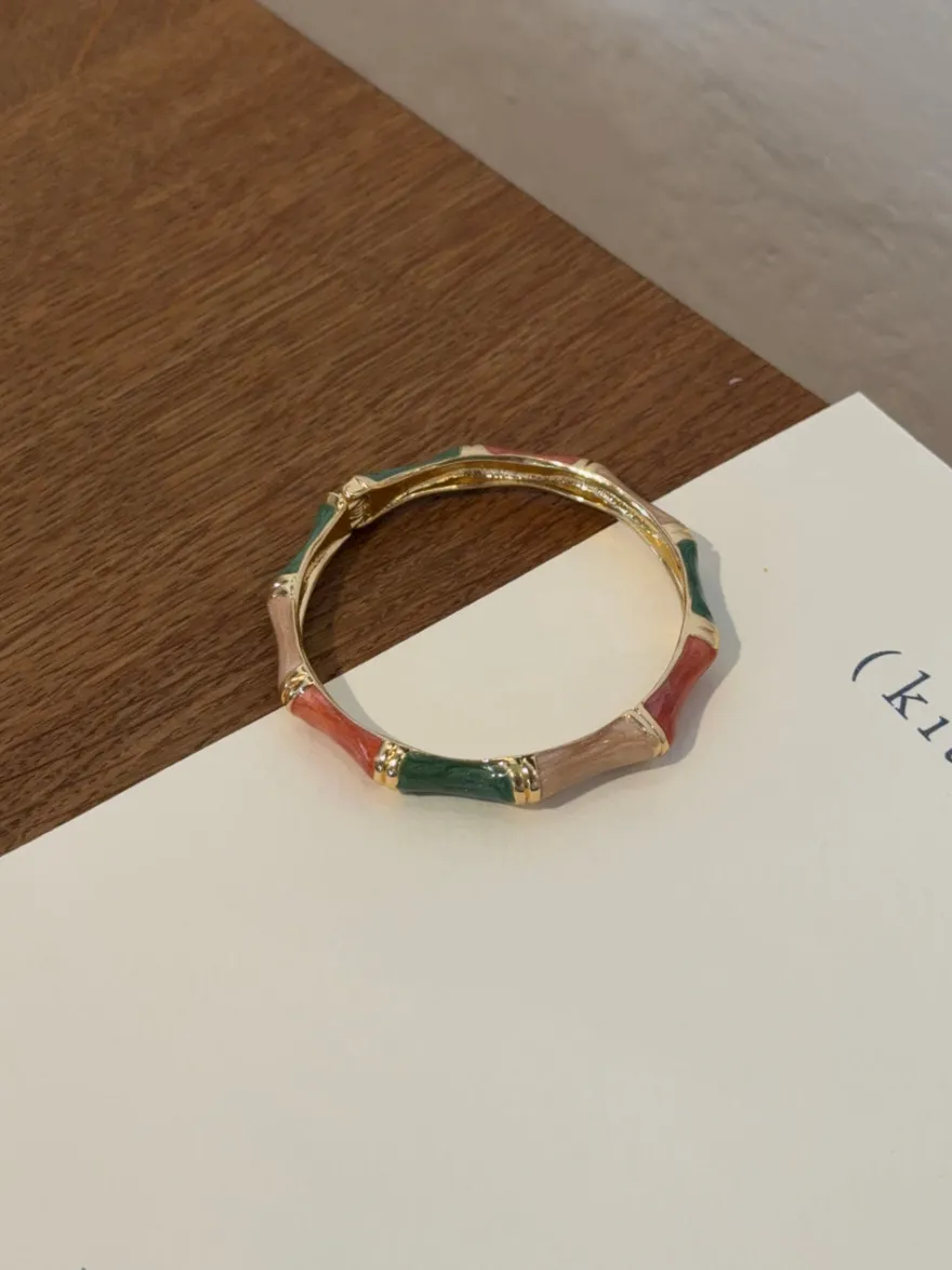 Design By Si Sola armbånd med striber - Grøn/off white/brun/guld