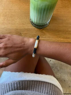 Design By Si Sola armbånd med striber - Sort/hvid New