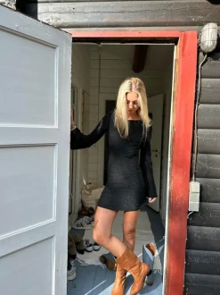 Design By Si Solange glitterkjole med åben ryg - Sort Online