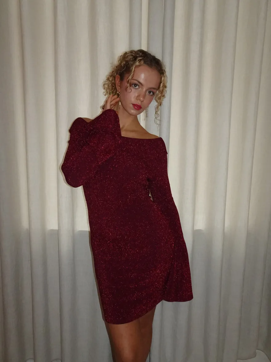 Design By Si Solange glitterkjole med åben ryg - Rød Hot