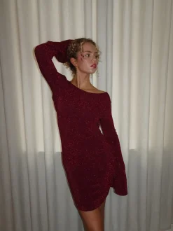 Design By Si Solange glitterkjole med åben ryg - Rød Hot