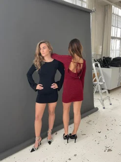 Design By Si Solange glitterkjole med åben ryg - Rød Hot