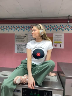 Design By Si Songs that remind me baby tee - Hvid Sale