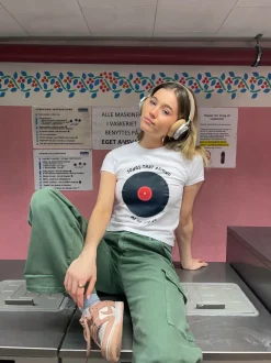 Design By Si Songs that remind me baby tee - Hvid Sale