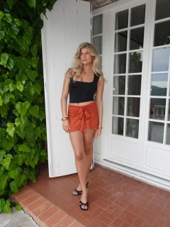 Design By Si Stassy mini nederdel med bindedetalje - Orange Hot