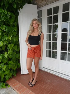 Design By Si Stassy mini nederdel med bindedetalje - Orange Hot