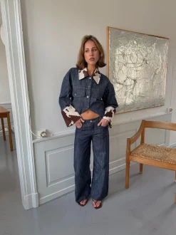 Design By Si Suivinia jeans med koprint - Blå Online