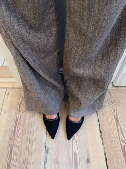 Design By Si Suzanne slingback hæle med detaljer - Sort Clearance