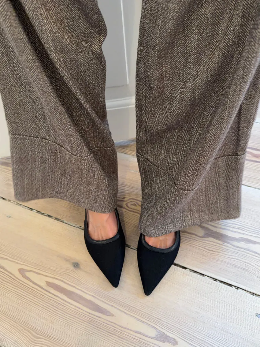 Design By Si Suzanne slingback hæle med detaljer - Sort Clearance