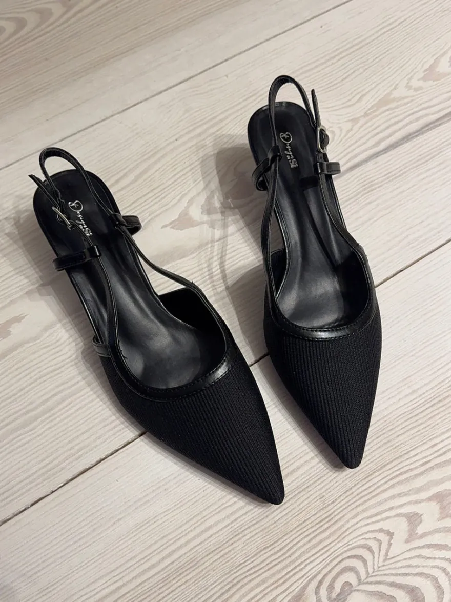 Design By Si Suzanne slingback hæle med detaljer - Sort Clearance