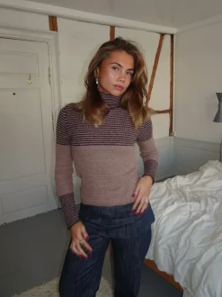 Design By Si Swela striktrøje med turtleneck - Mørkebrun/lyserød Hot