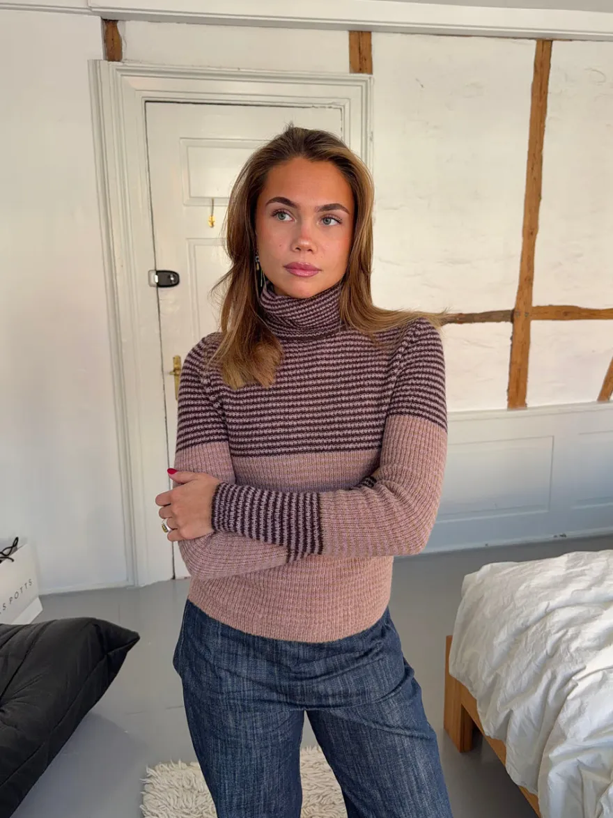 Design By Si Swela striktrøje med turtleneck - Mørkebrun/lyserød Hot