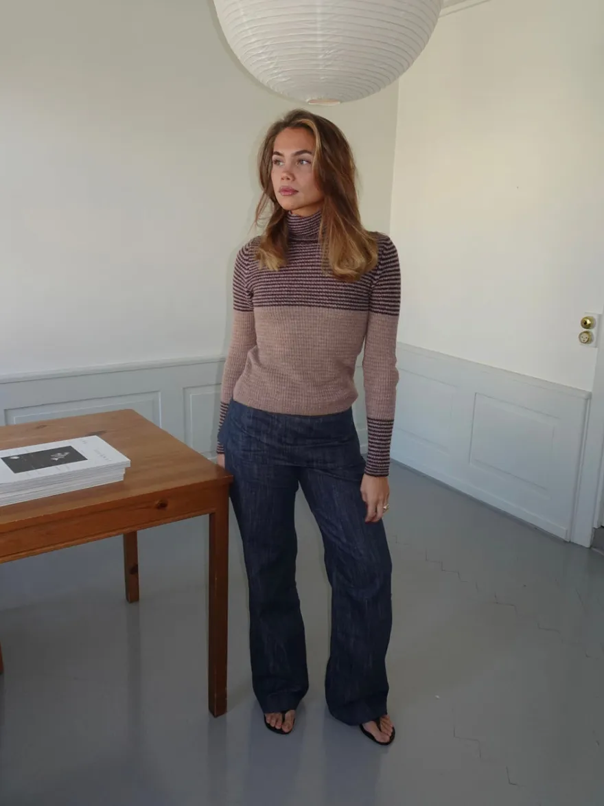 Design By Si Swela striktrøje med turtleneck - Mørkebrun/lyserød Hot