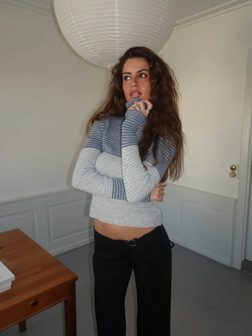 Design By Si Swela striktrøje med turtleneck - Lyseblå/mørkeblå Sale